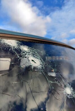 Wintec Autoglas Bei uns gibt es noch den „Dienst am Kunden“. Unser Service-Team steht Ihnen bei allen Fragen rund ums Thema Autoglas und Mobilität zur Seite und Sie können sicher sein, Ihr Fahrzeug in gute Hände zu geben.